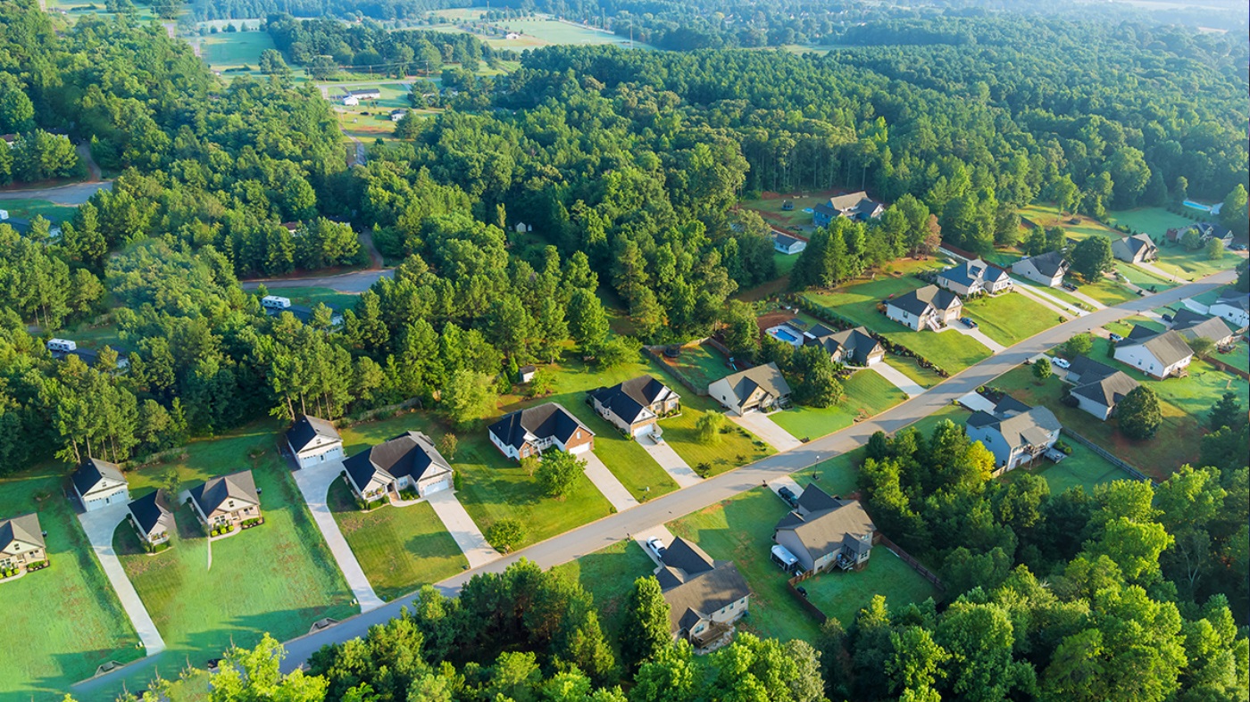 The Technology and Economics of Expanding Rural Broadband in the USA